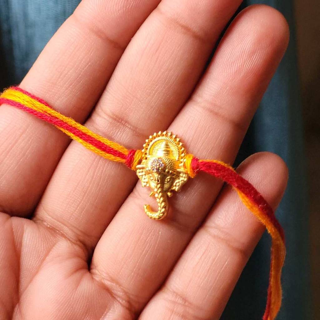 Eternz Certified Jewellery - ZARIIN Divine Grace Ganesh Rakhi (8 Inches)