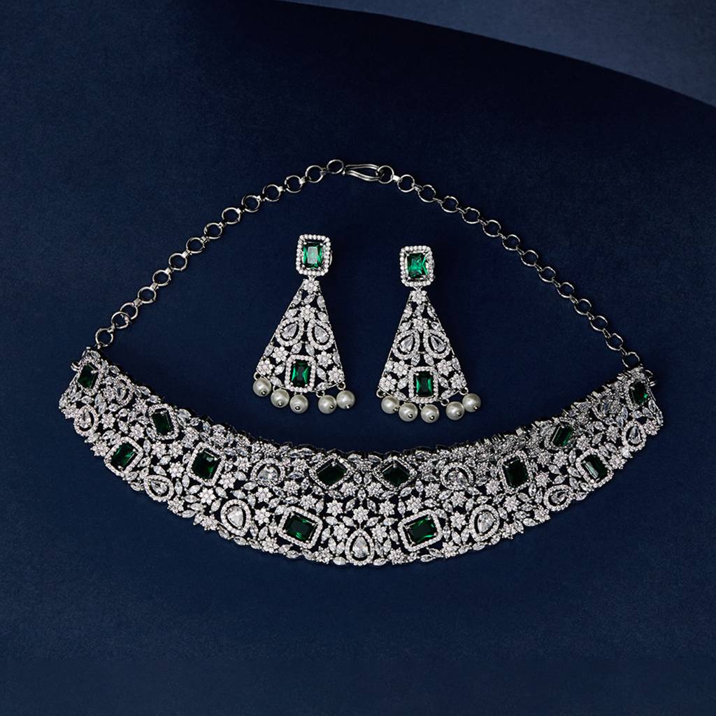Cz Elegance Green And White Gems Necklace Set : 8905124459104