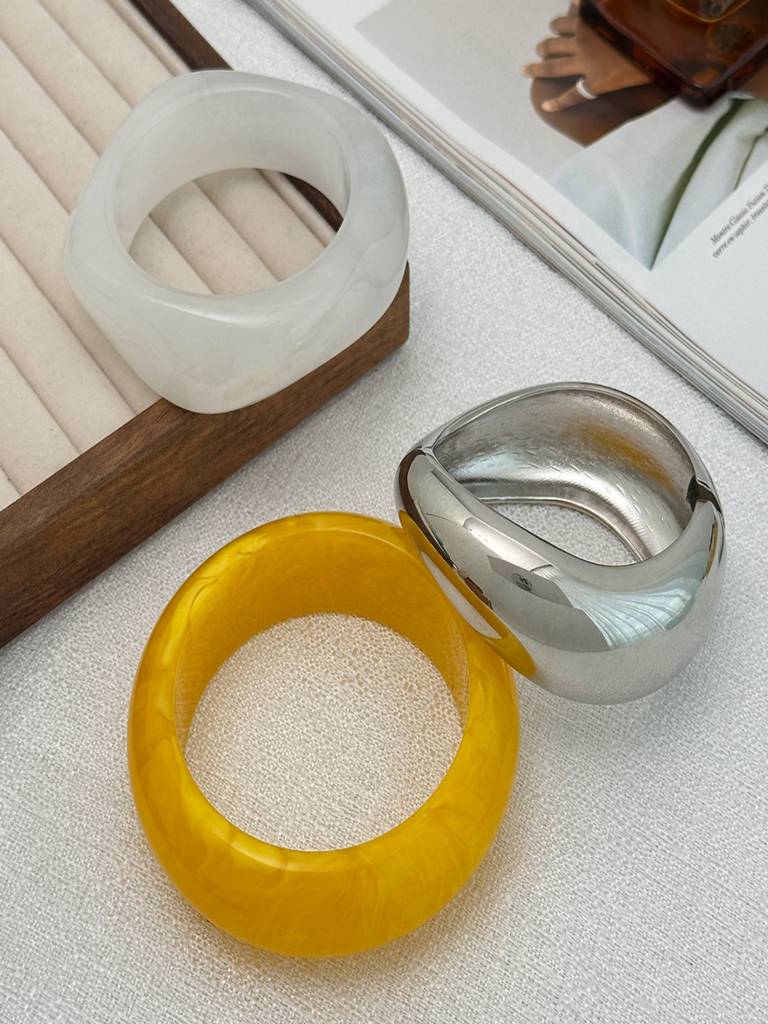 Chunky Oversized Transparent Acrylic Resin Bangles : ASX1225B7125YWSC3_RE