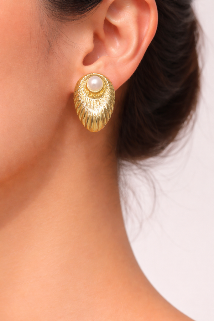 Pearl Shell Studs : SAG008