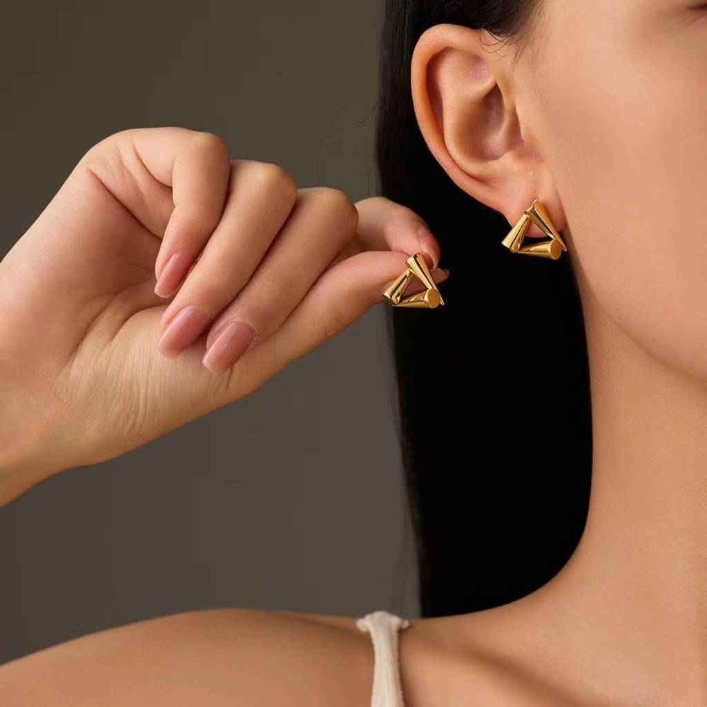 Kari Toggle Charm Hoops | Trendy Fashion Jewelry For Parties Jewelry For Everyday Wear, Office, Party, Annive : DSVDYJ05250174