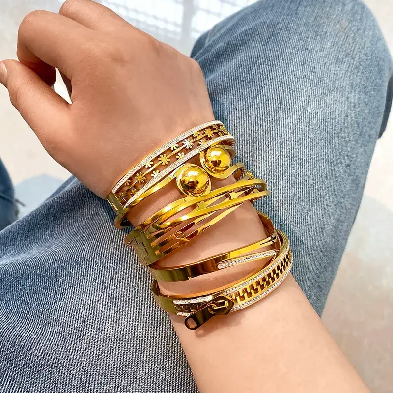 Daisy Bloom Channel Bangle : PST057