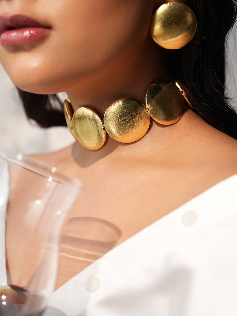 Aurora Golden Round Disc Necklace : 186NCK24RJ