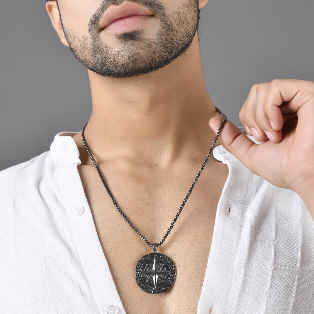 Eclipse Compass Black Mens Pendant : 8905124537635