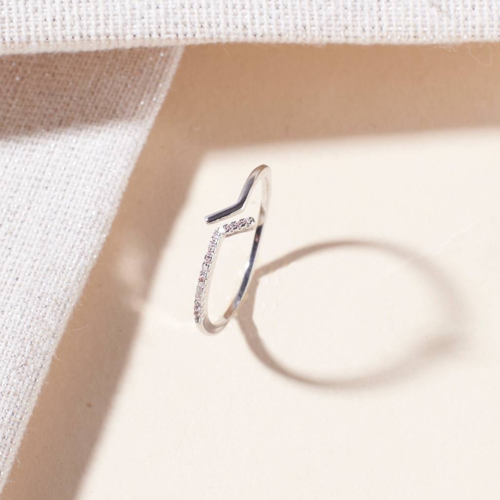 Coralie Break Studded Silver Ring : RS13567-S