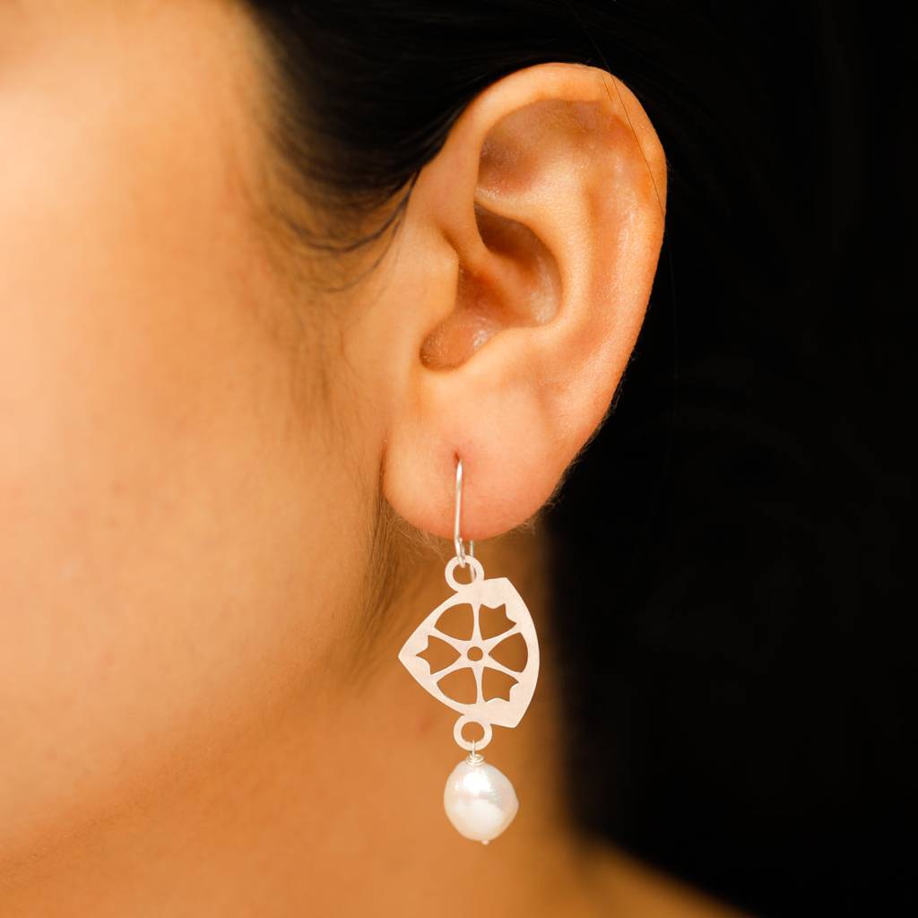 Silver Filigree Dangler Earring With Pearl : 63015575