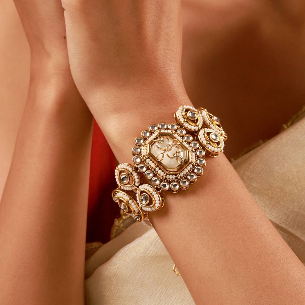 Kundan Opulance Whitesmoke Pearl Beaded Yellow Gold-Plated Bracelet : 8905124585438