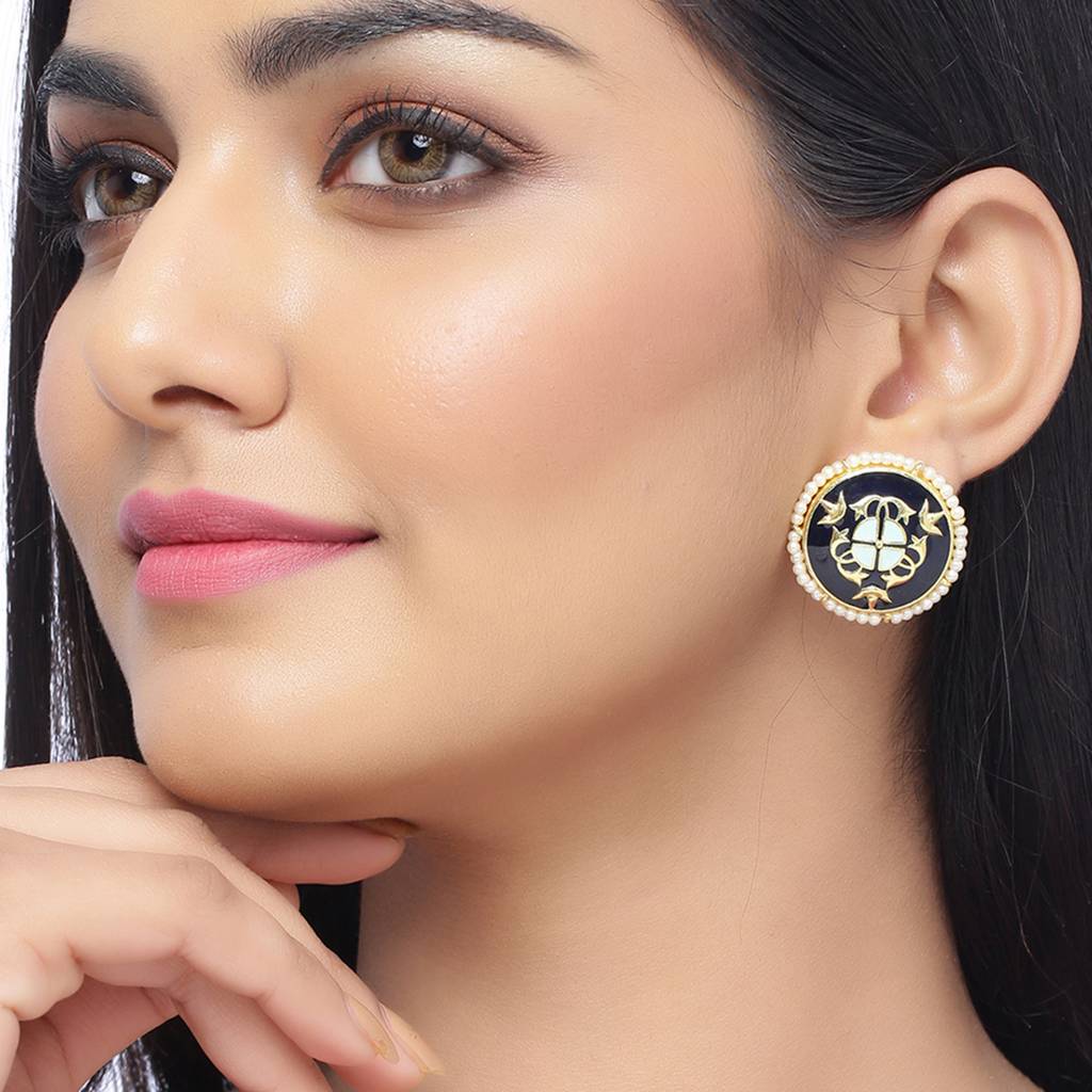 Tahira Royal Black Studs : 8905124055009