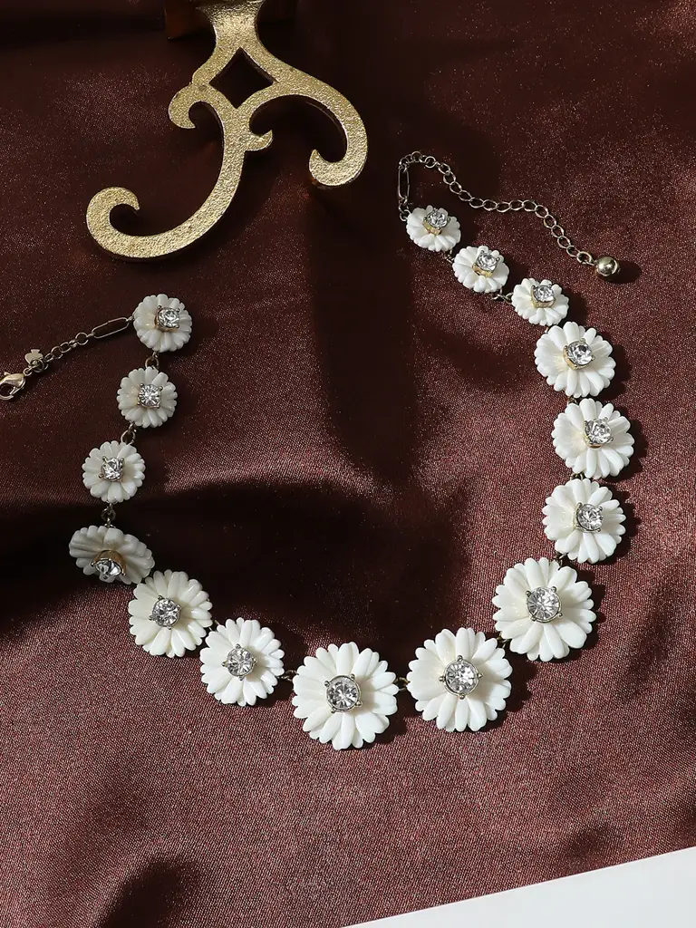 Kalilah-Imitation Pearl Gold Plated Necklace : SOHNCK3579
