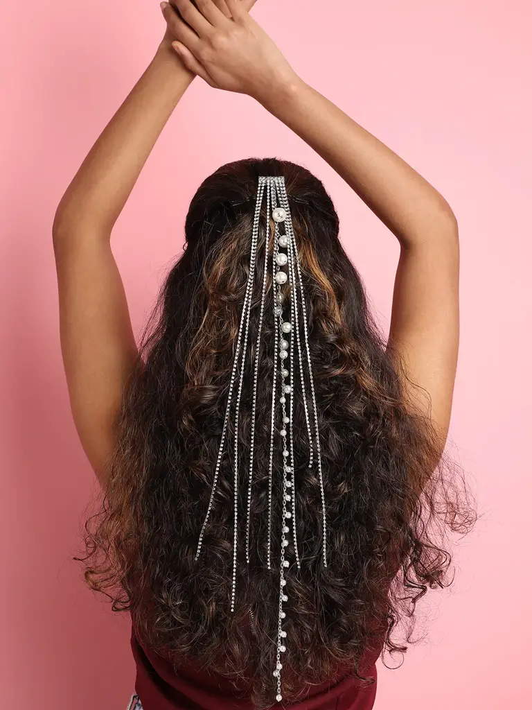 Mireya-Sohi Fur Bumpit Hair Pin : SOHIHA9490