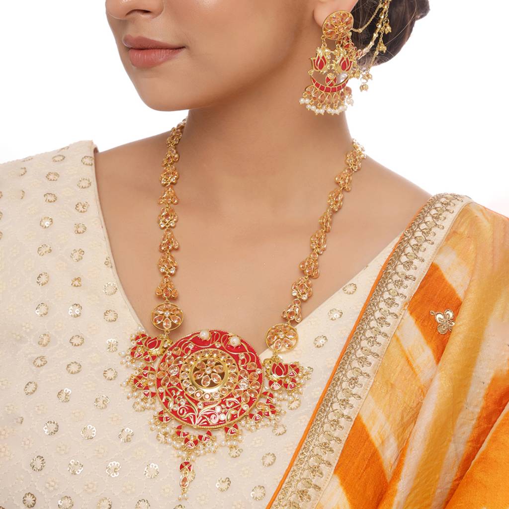 Apsara Meenakari White Pearls Embellished Gold Toned Filigree Jewellery Set : 8905124429640