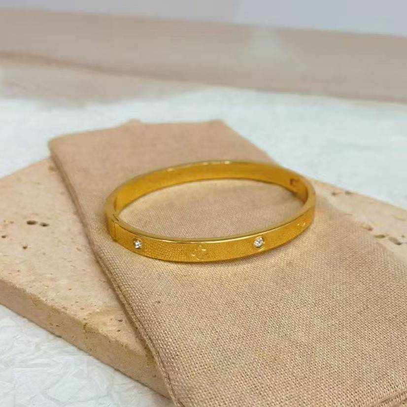 Nova Spark Cuff Bracelet : BS14967-G