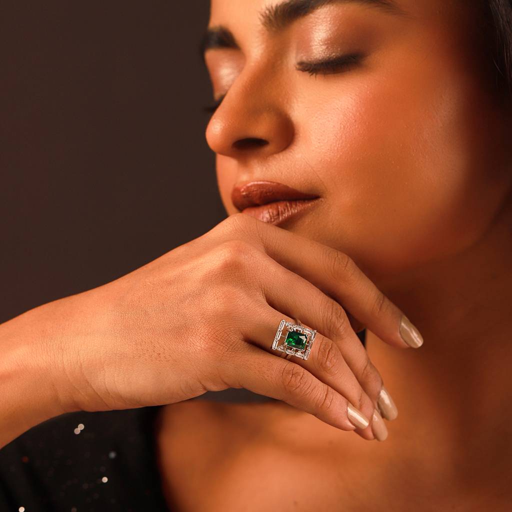 Sparkling Elegance Emerald Frame Statement Ring : 8905124569629