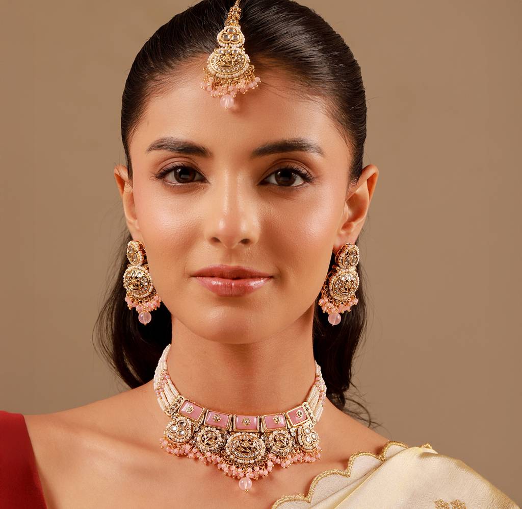 Kundan Opulance Light Pink Cz-Pearl Medallion Yellow Gold-Plated Short Necklace Set : 8905124585391