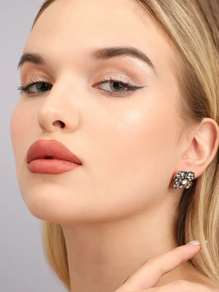 Adina-Gold Plated Rhinestones Black Flower Stud Earring : SOHEAR3484