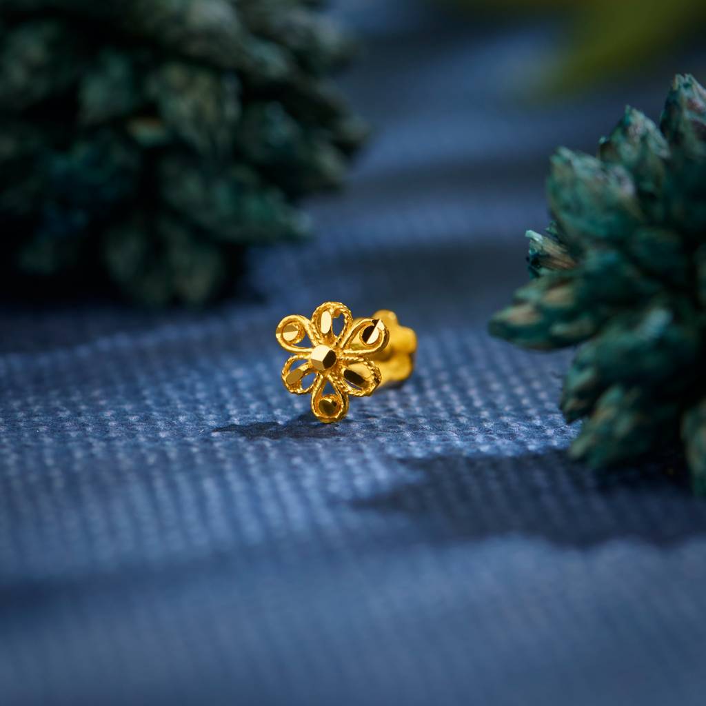 Yuvora 18K Yellow Gold Twist Mosaic Nose Pin For Women | Screw