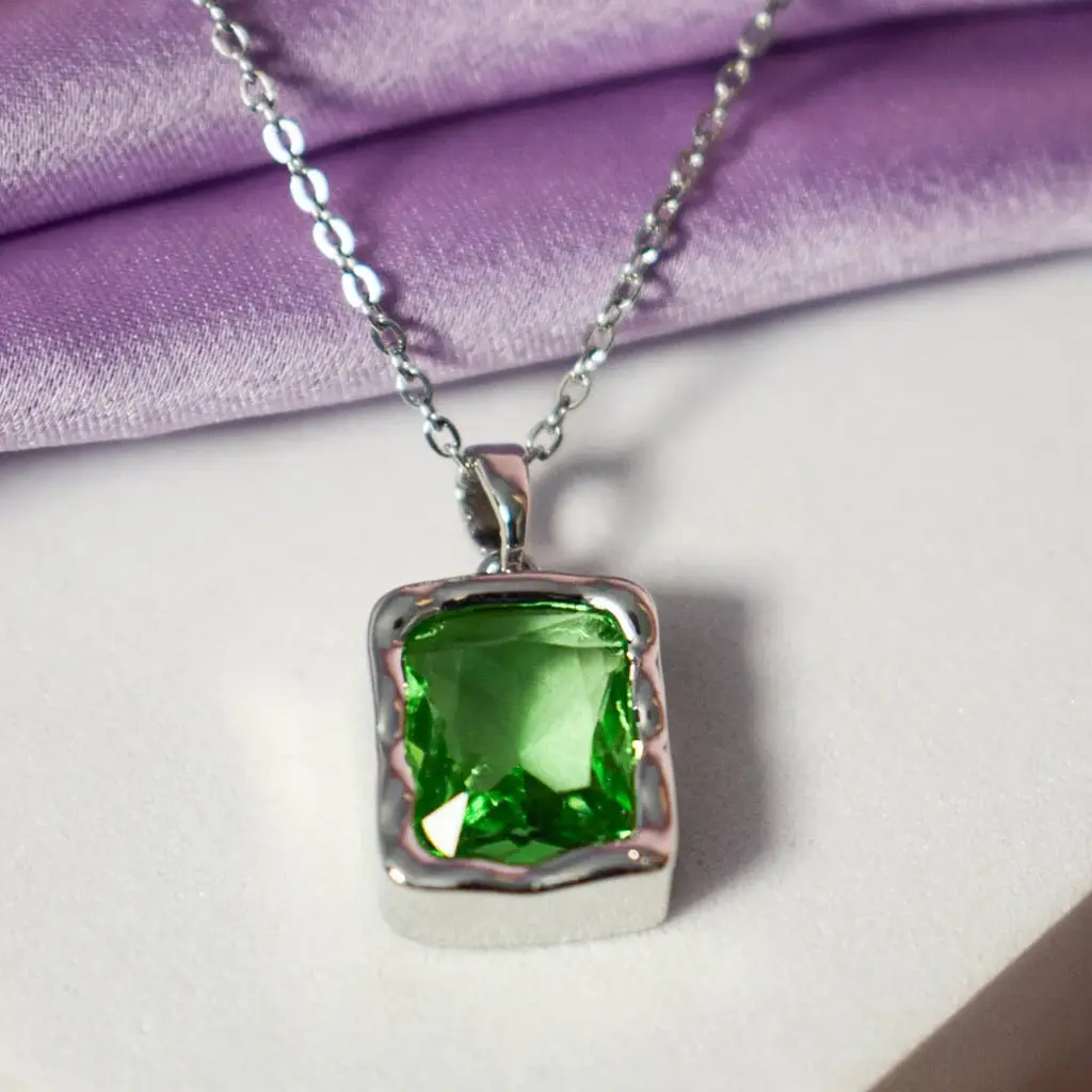 Vintage Emerald Chic Necklace Silver : NS11714