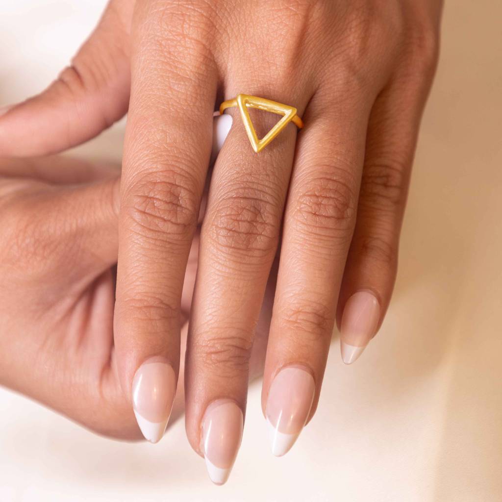 Shyle Adya Carved Trikon Ring · Eternz
