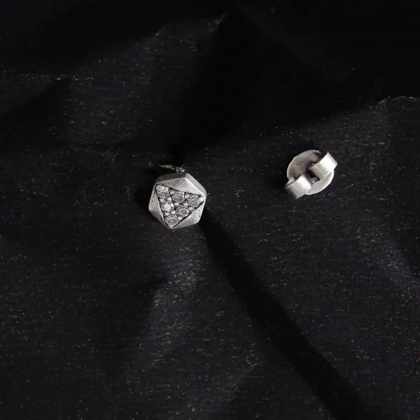 Hexa Diamond Stud : ZV-STD-HEX-001