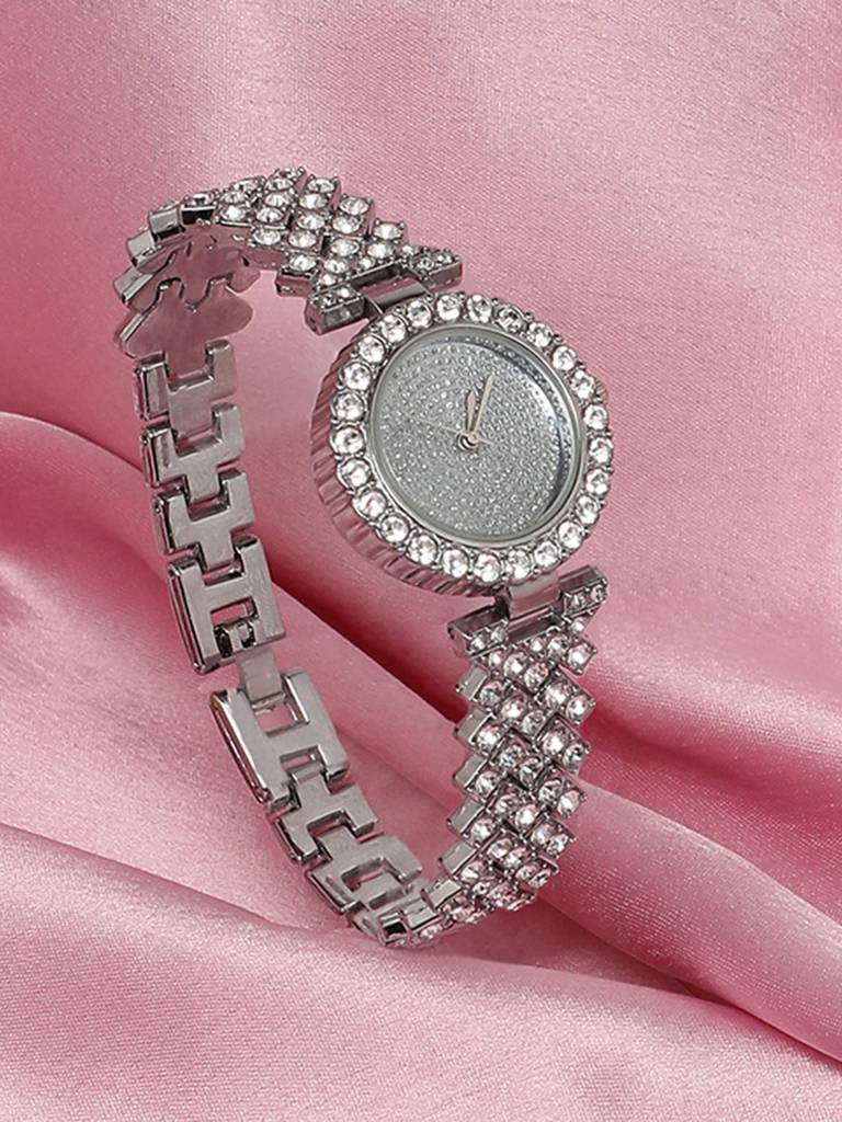 Embellished Round Watch : HSWC1157