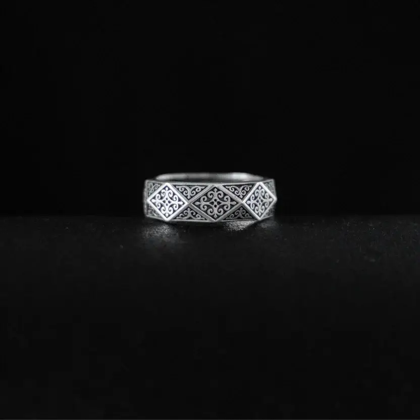 Edge Cut Silver Band : ZV-RNG-EDG-001-C