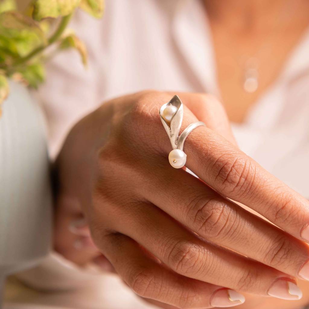 Adya Pearl Embrace Ring : SR20083