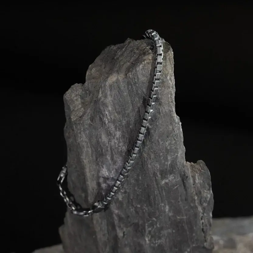 Black Sleek Cubic Bracelet : ZV-BRC-BSC-012
