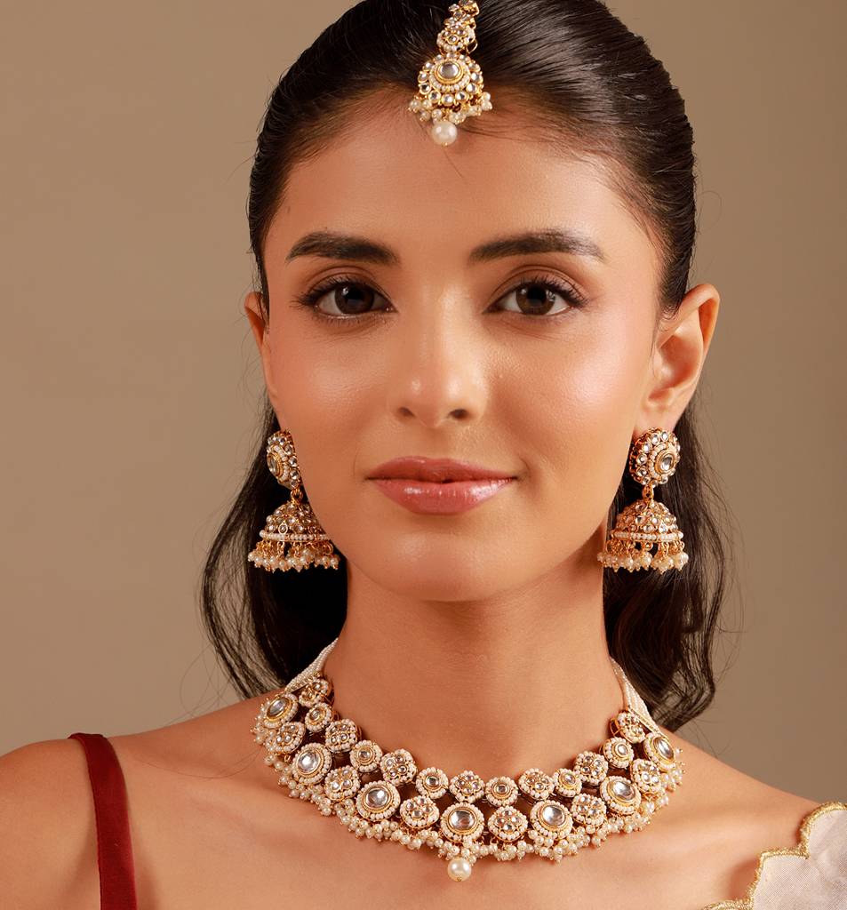 Kundan Opulance White Smoke Pearl-Beaded Yellow Gold-Plated Short Necklace Set : 8905124585360