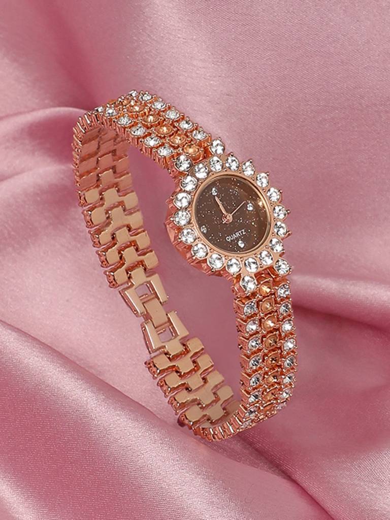 Embellished Round Watch : HSWC1156