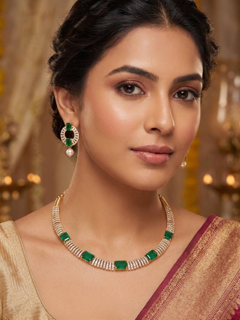Emerald Aura Necklace Set : YI24A0989N