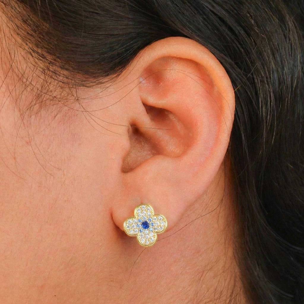 Crystal Clover Stud : E494B