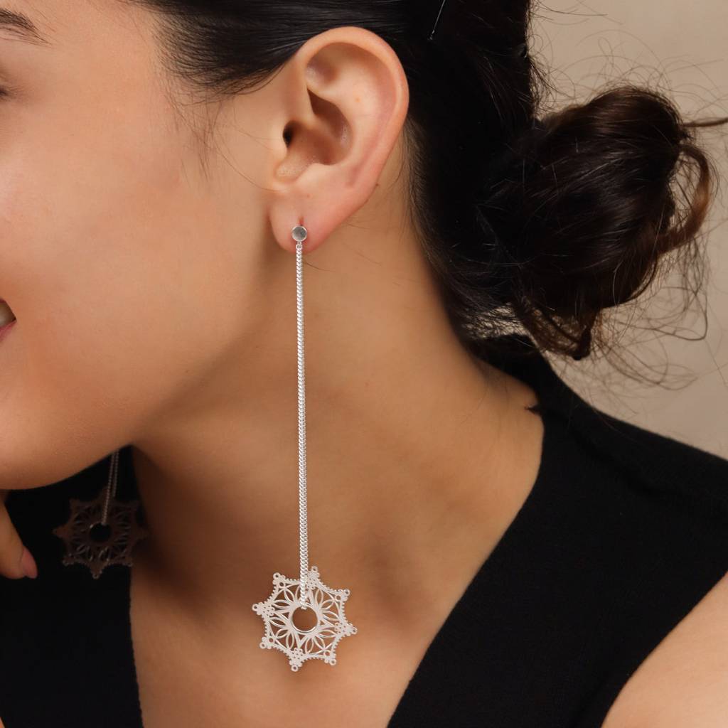 Silver Snowflake Filigree Dangler Earring : 55078807