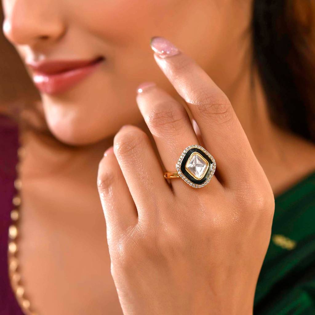 Kundan Elegance Royal Radiance Emerald Ring : 8905124540123