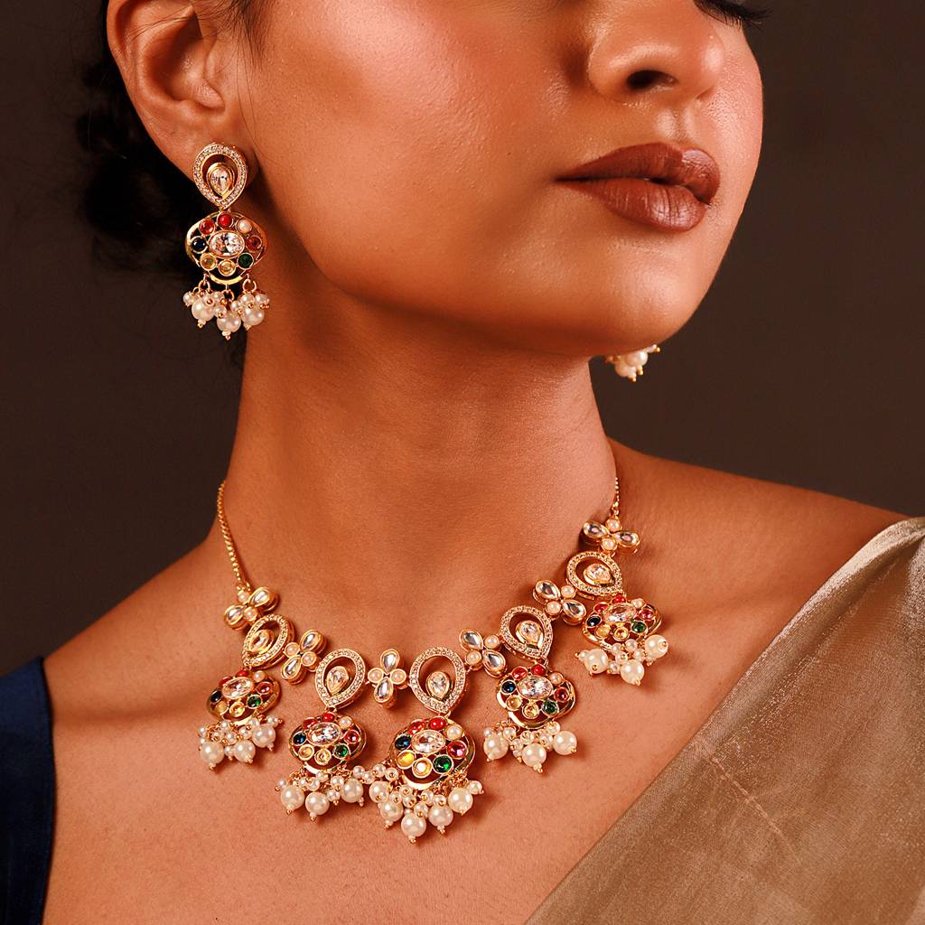 Navratna Fluid Elegance Short Necklace Set : 8905124570915
