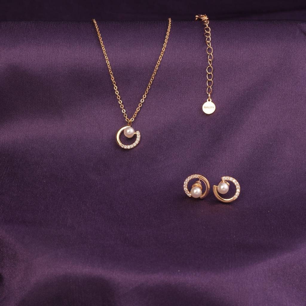 Silk Pearl Golden Necklace And Earrings Set : EN24186-G-WHT