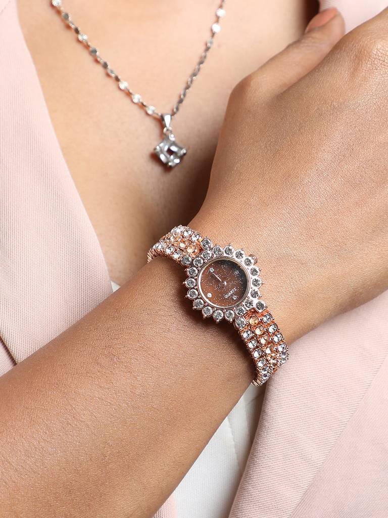 Embellished Round Watch : HSWC1156