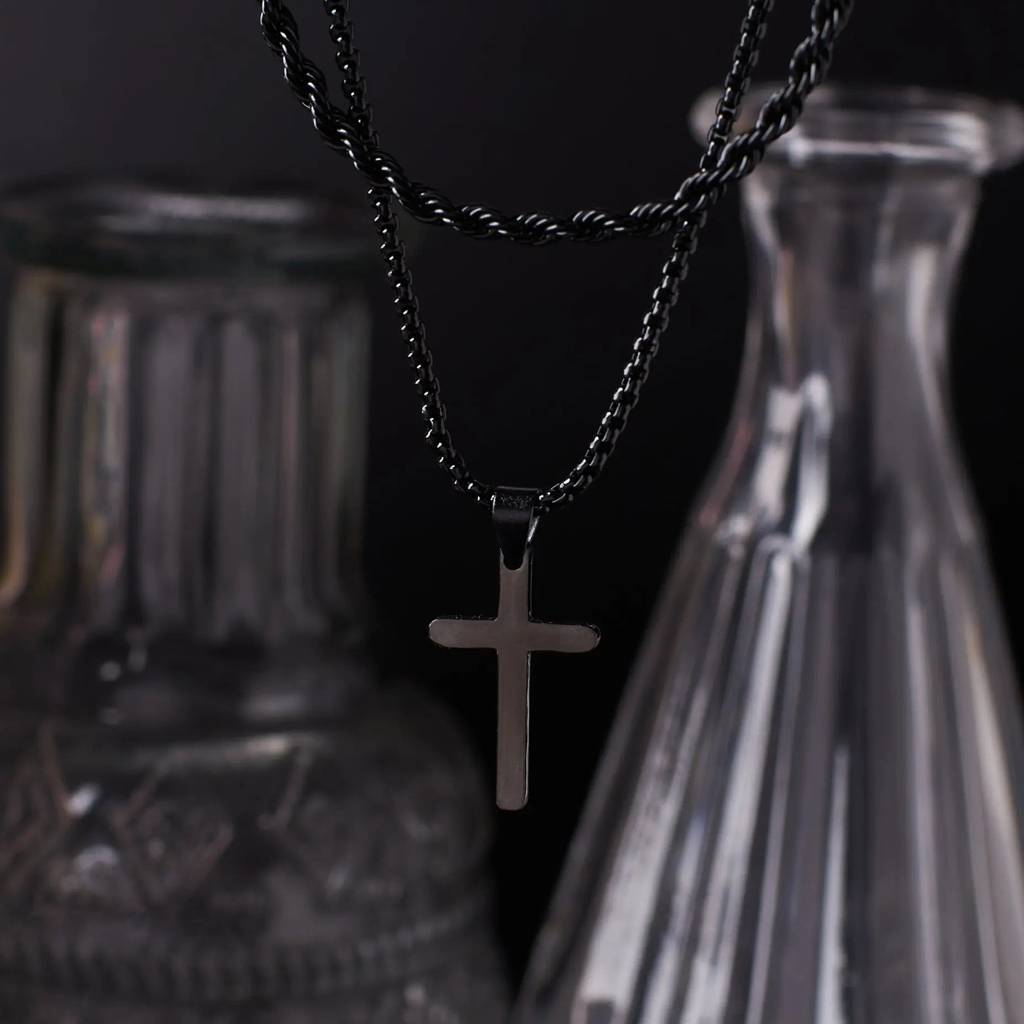 Dual Chic Black Cross Chain : MN1S0473
