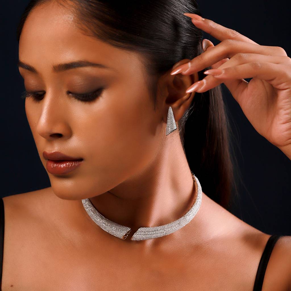 Sparkling Elegance Diamond Frost Luxe Hasli Necklace Set : 8905124571189