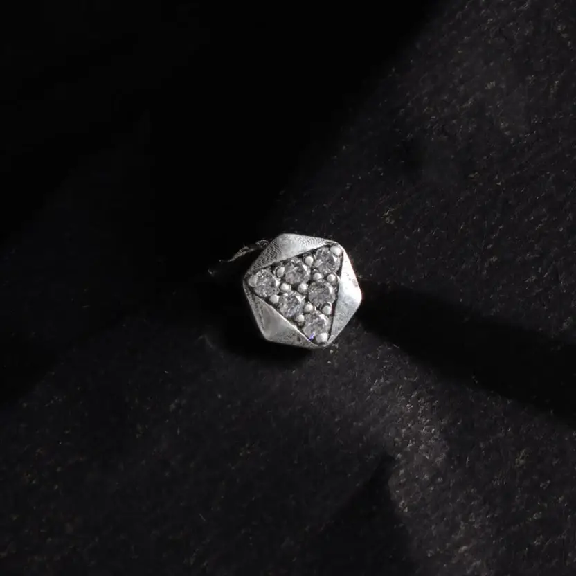 Hexa Diamond Stud : ZV-STD-HEX-001