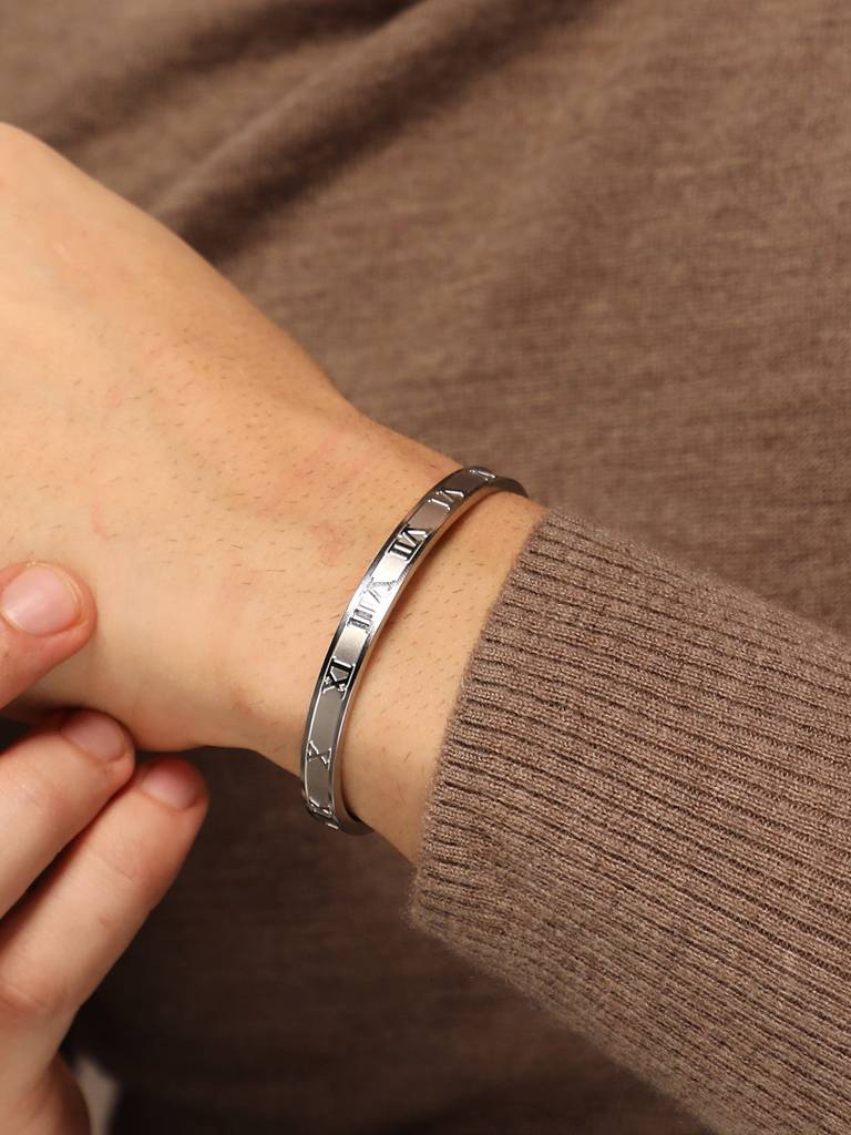 Men'S The Roman Cuff Bracelet - Metallic Silver : FABR1118