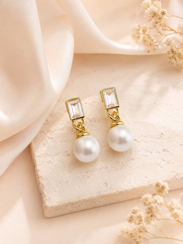 18K Gold-Plated Crystal Pearl Dangle Earrings : AN-VM-GO-0140-DE