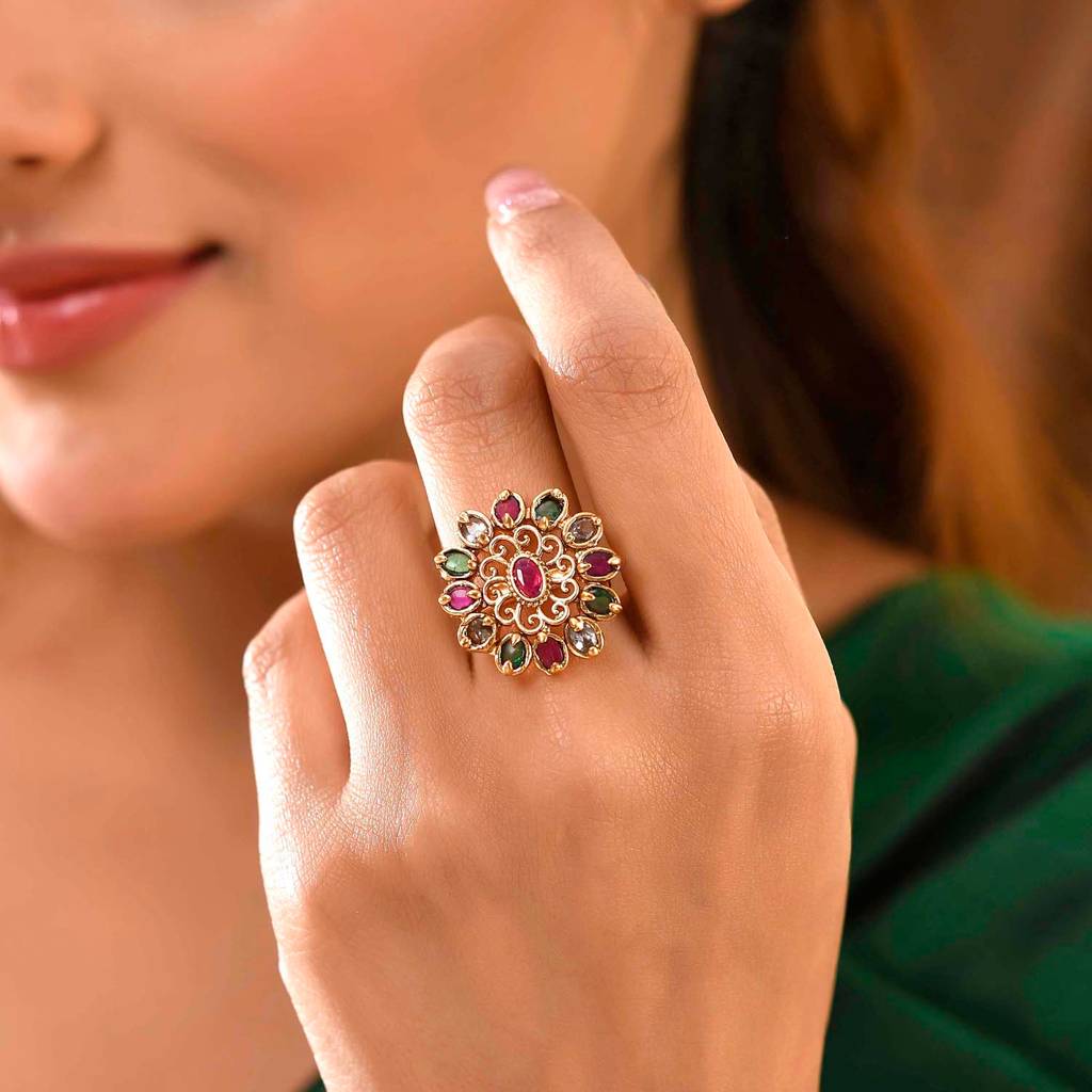 Gold Opulence Kusuma Temple Ring : 8905124543179