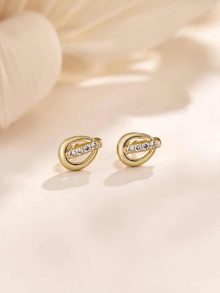 Water-Resistant Oval Cz Stud Earrings With 18K Gold Plating : AN-VM-GO-0150-DE