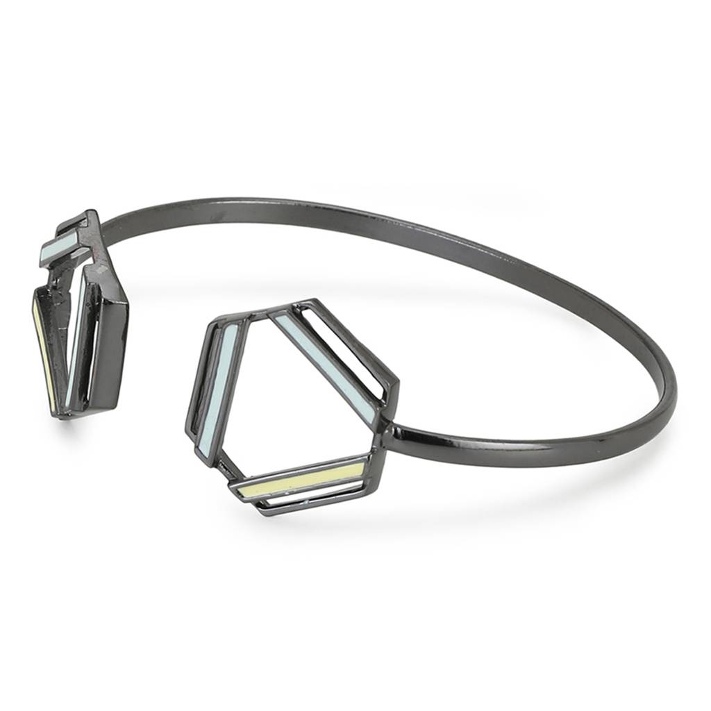 Benzene Black Rhodium Brass Earrings. : 8905124435177