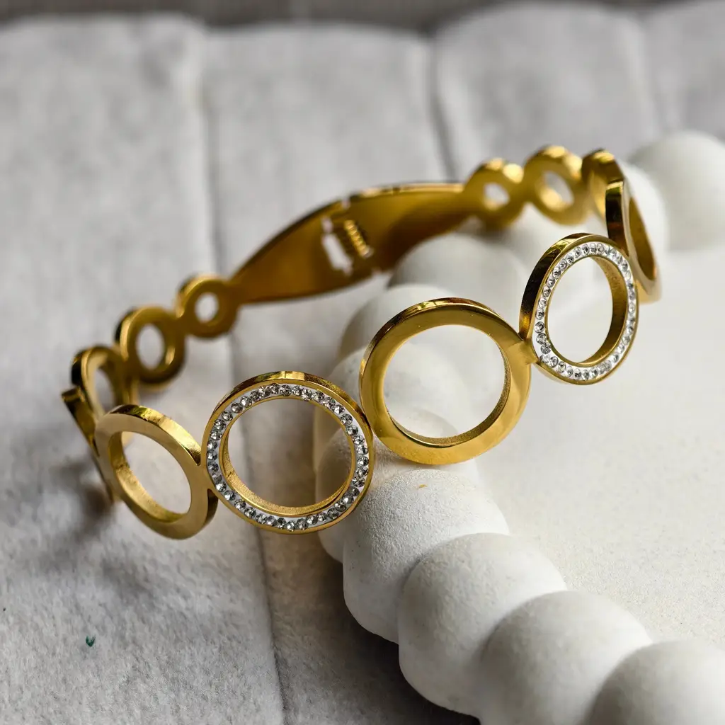 Circle Glow Rhinestone Bangle : PST098
