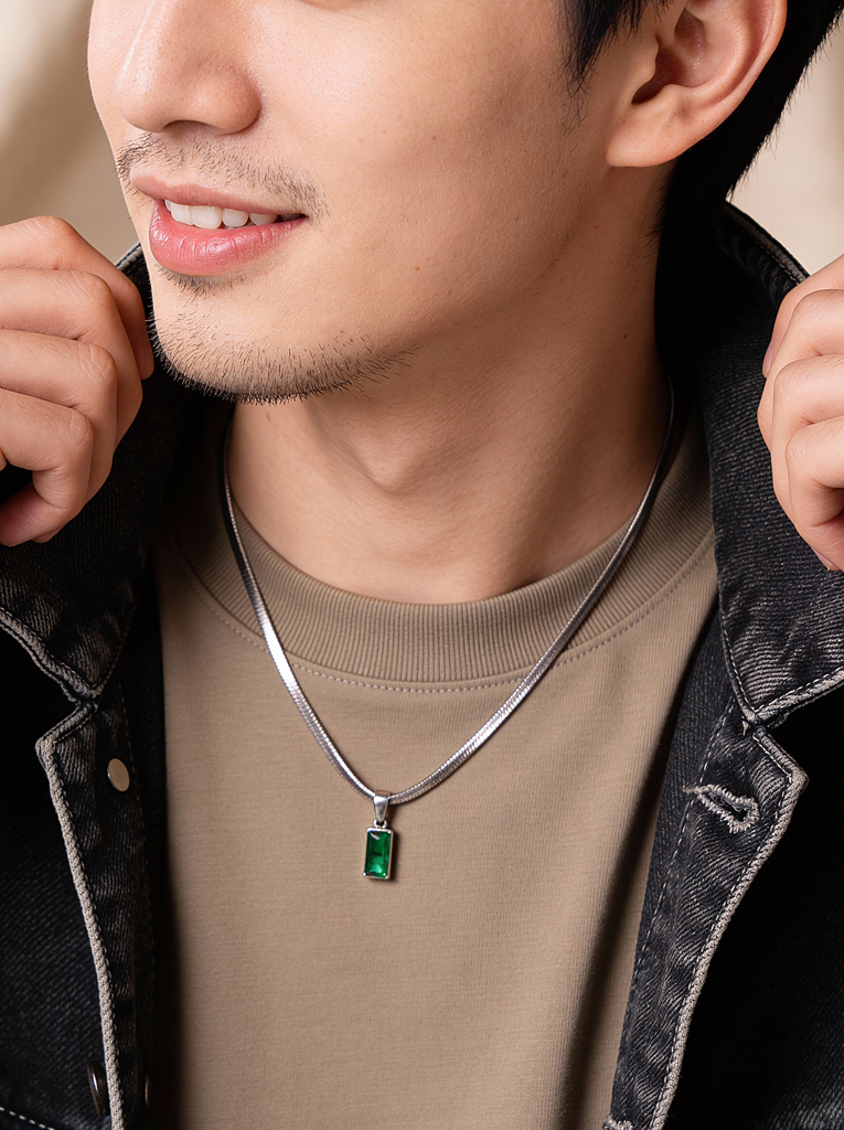 Vanguard Emerald Pendant : Z-MN-NL-01