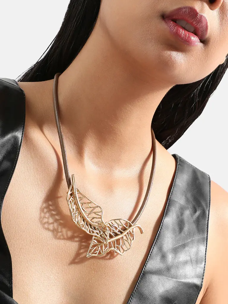 Shakuntala-Women'S Foliage Essence Thread Necklace : SOHINC8636