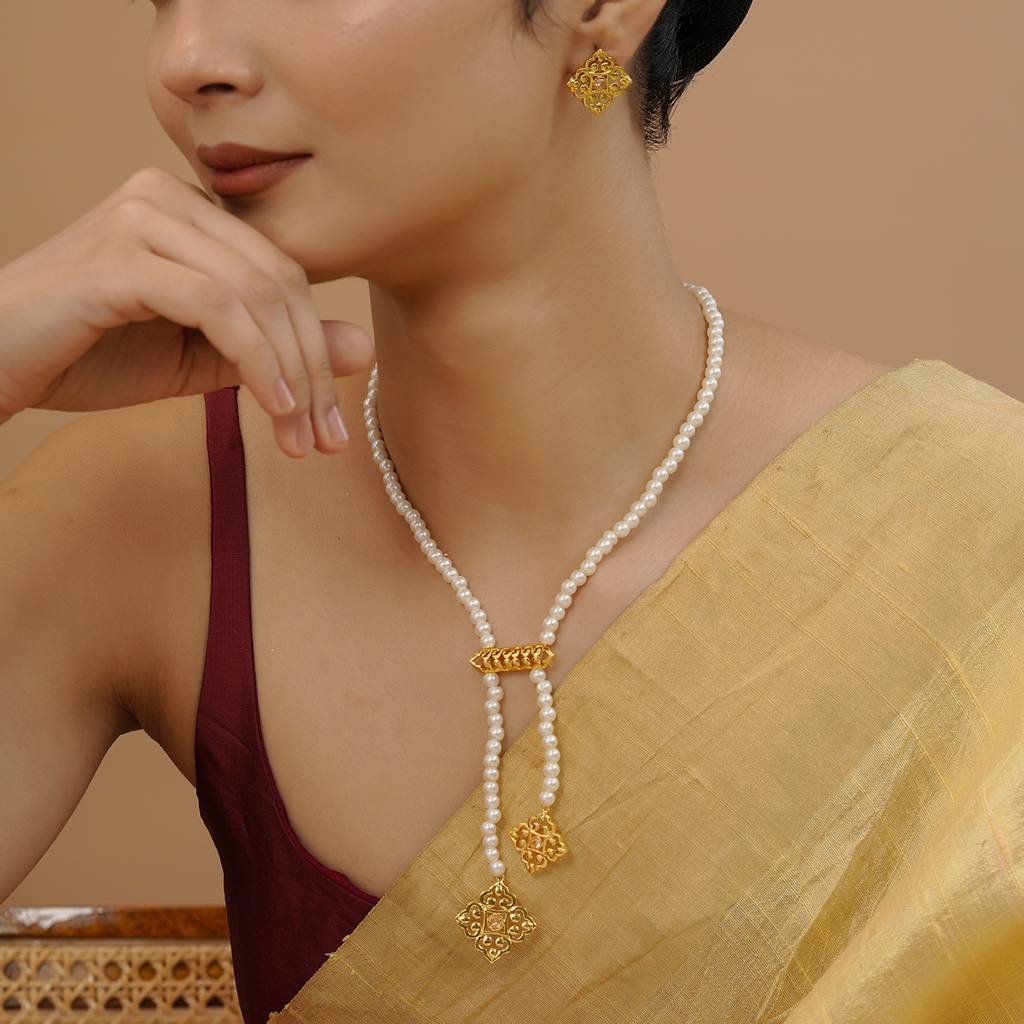 Noor Gold Plated American Diamond Tassel Short Necklace Set With Stud Earrings : 8905124587791