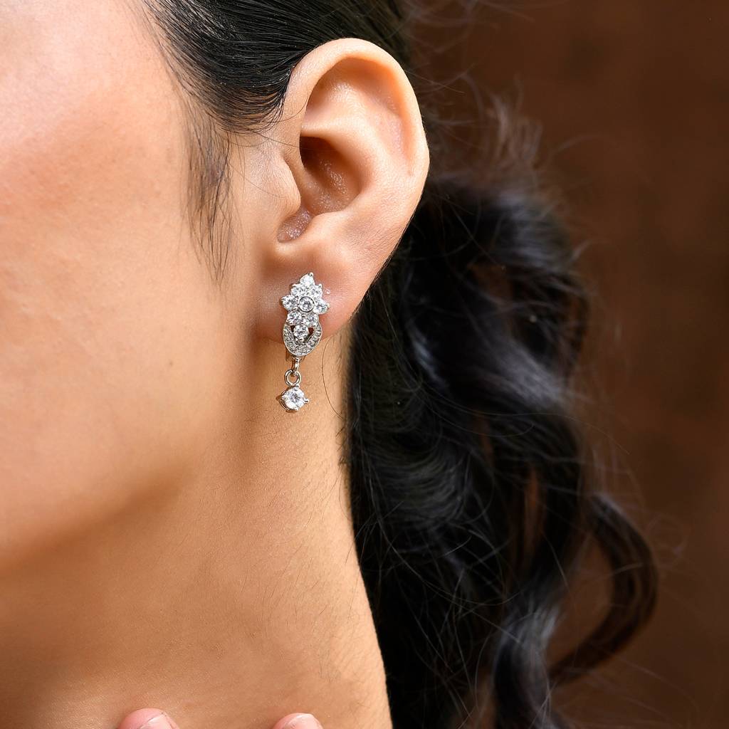 Sparkling Essentials Lyra Hoop Earrings : 8905124547566