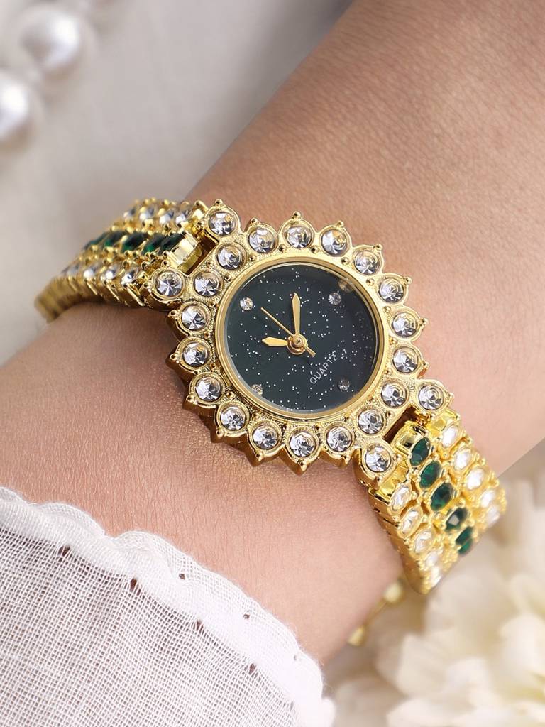 Embellished Round Watch : HSWC1158